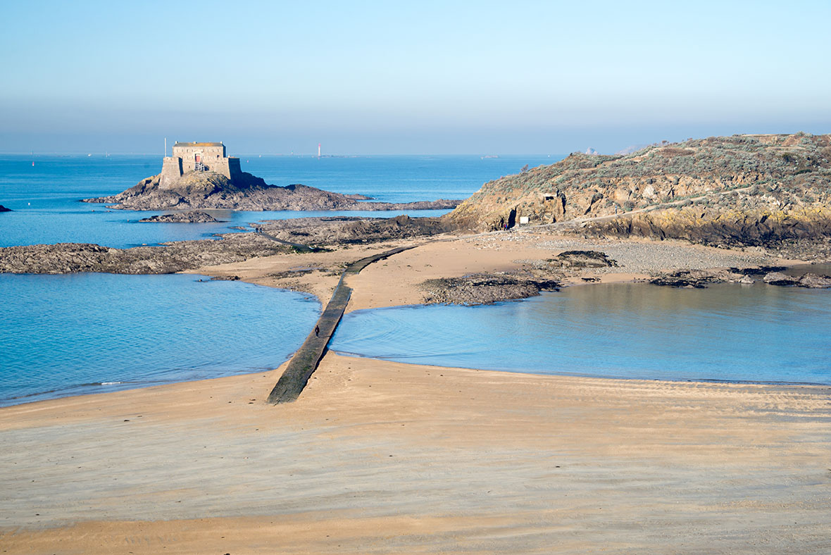 The rocky islands of Grand Be and Petit be off the sandy shores of St Malo